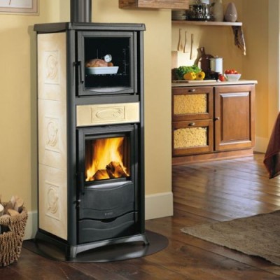 La nordica Extraflame stufa a legna ROSSELLA PLUS FORNO.165 Liberty panna